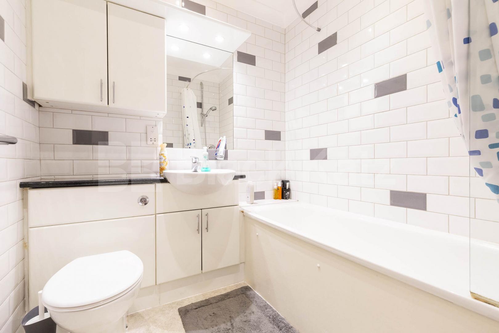 Modern Apartment Collingham Gardens, Earls Court